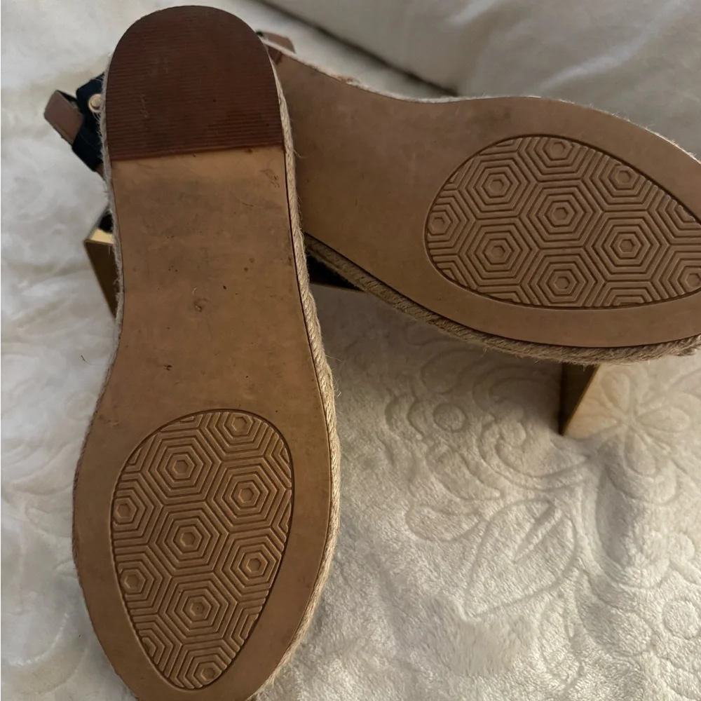 EUC Halogen Black Leather Espadrille Sandals with Gold Accents 7.5 - Picture 3 of 3